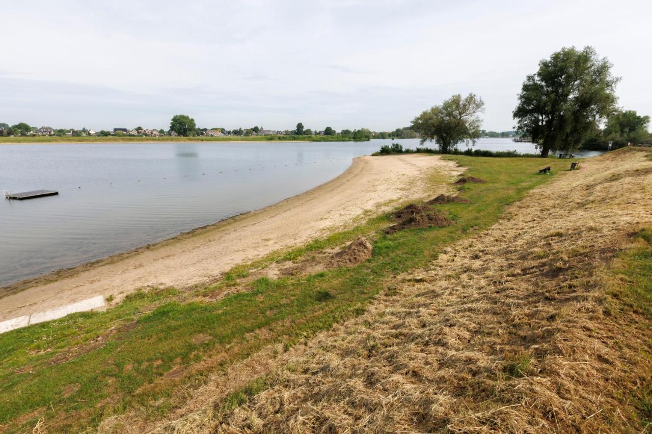 Cool Huisje Aan De Maas Villa Op-Op-Andel Exteriör bild